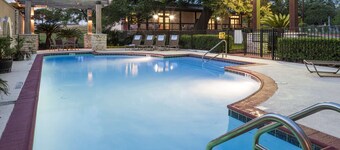 DoubleTree by Hilton Austin - University Area