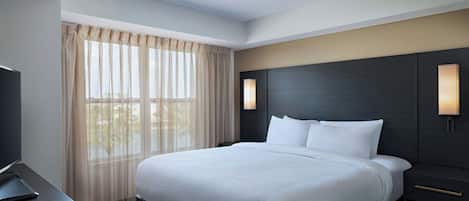 Premium bedding, in-room safe, desk, laptop workspace