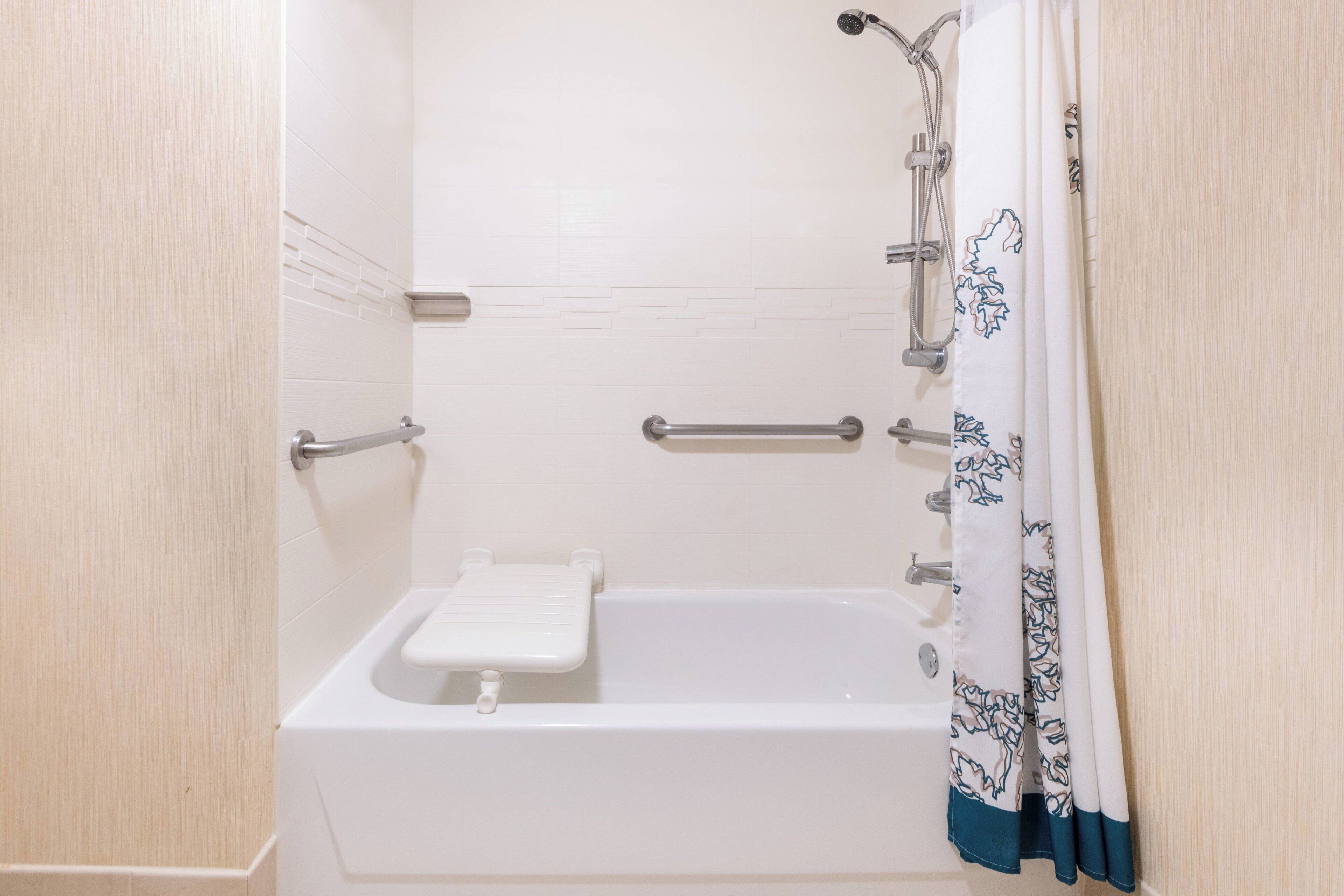 combined shower/bathtub, free toiletries, hair dryer, towels