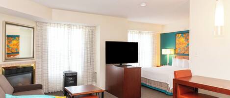 Studio, 1 Queen Bed with Sofa bed (Pure)