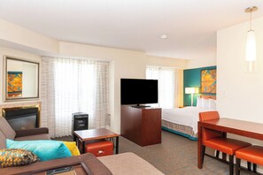 Studio, 1 Queen Bed with Sofa bed (Pure) | Premium bedding, in-room safe, desk, laptop workspace
