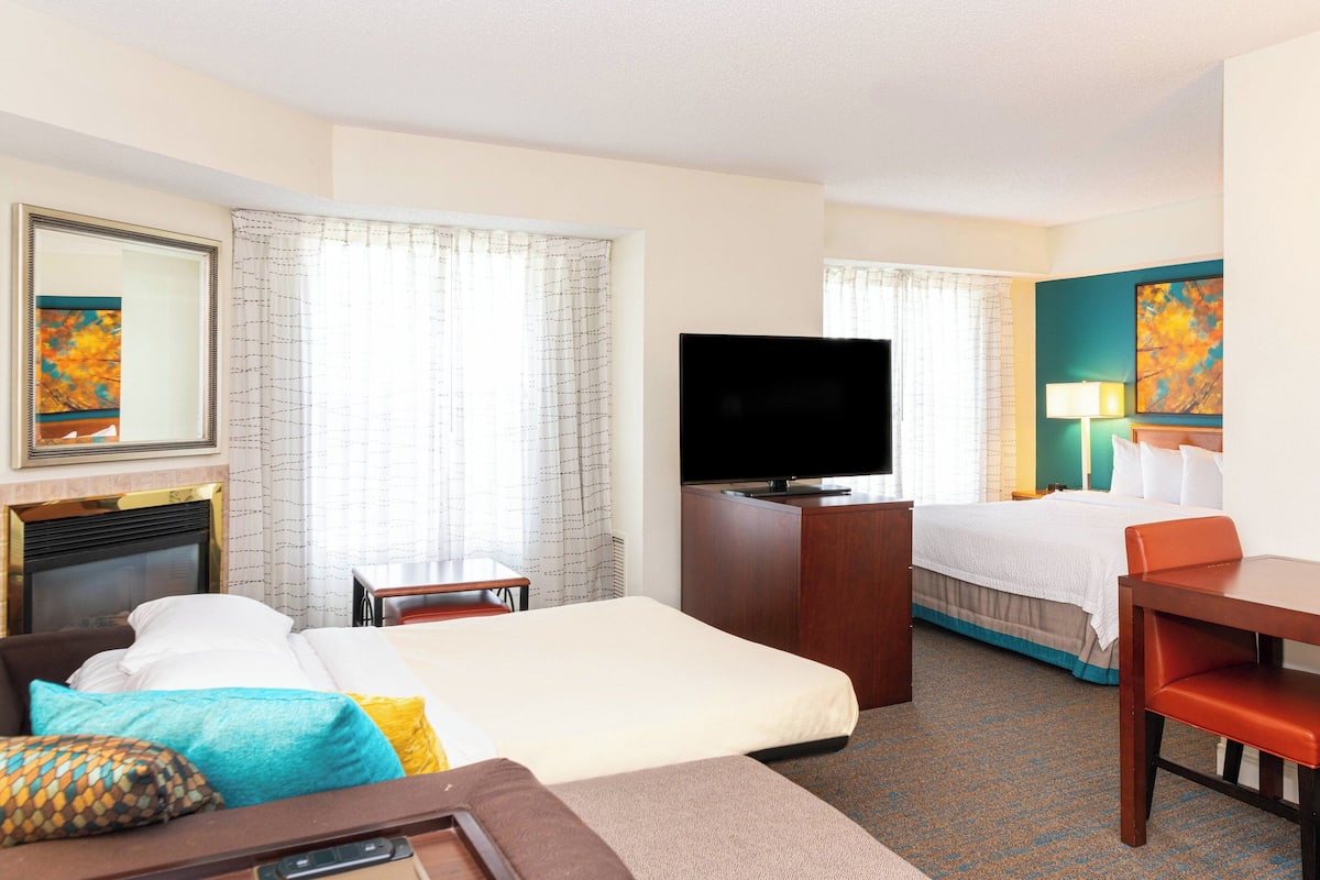 Studio, 1 Queen Bed with Sofa bed (Pure) | Premium bedding, in-room safe, desk, laptop workspace