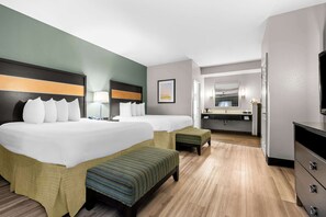 Värdeförvaringsskåp på rummet, skrivbord, strykjärn/strykbräda och wi-fi