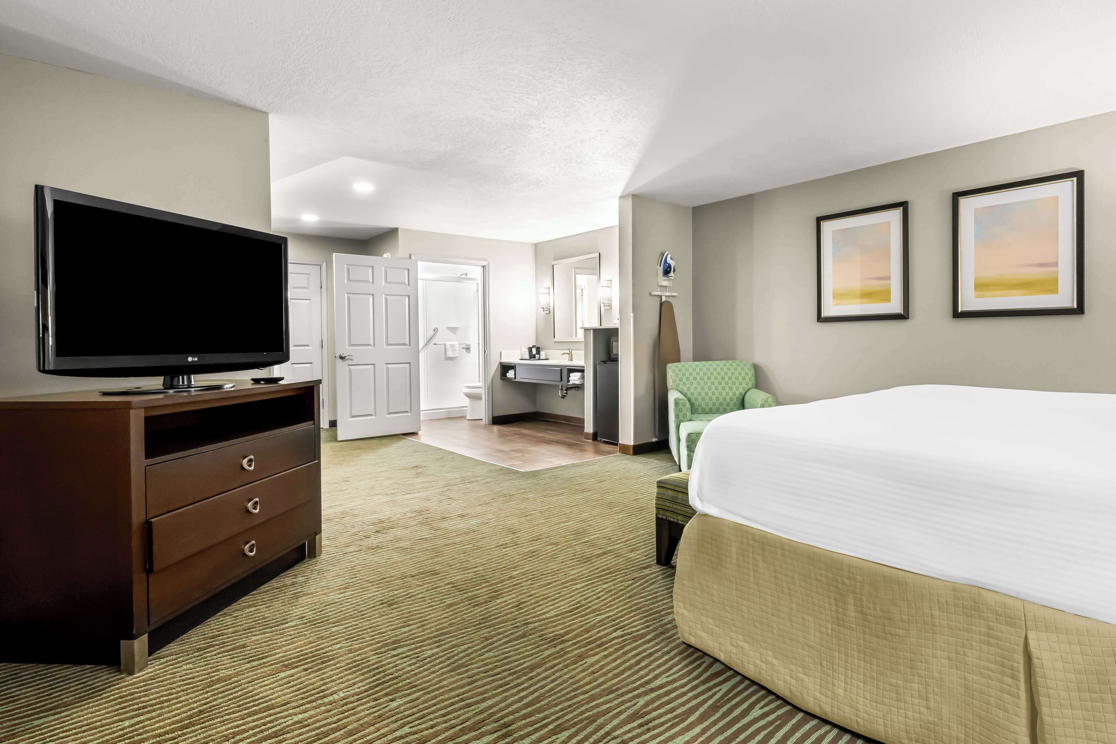 in-room safe, desk, iron/ironing board, rollaway beds