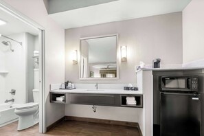 Shower, hair dryer, towels - Best Western Executive Suites (Columbus)