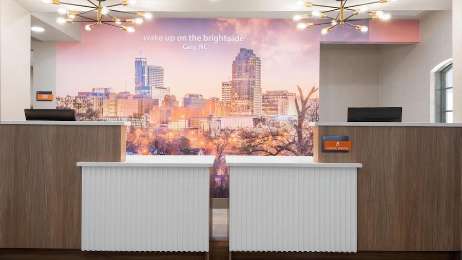 La Quinta Inn & Suites by Wyndham Raleigh Cary