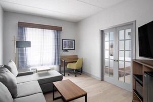 Deluxe Suite, 1 King Bed, Non Smoking | Premium bedding, desk, blackout drapes, iron/ironing board