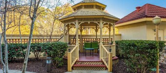 La Quinta Inn & Suites by Wyndham Raleigh Cary