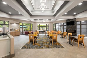Lobby - La Quinta Inn & Suites by Wyndham Raleigh Cary (Cary)