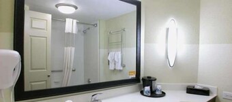 La Quinta Inn & Suites by Wyndham Raleigh Cary