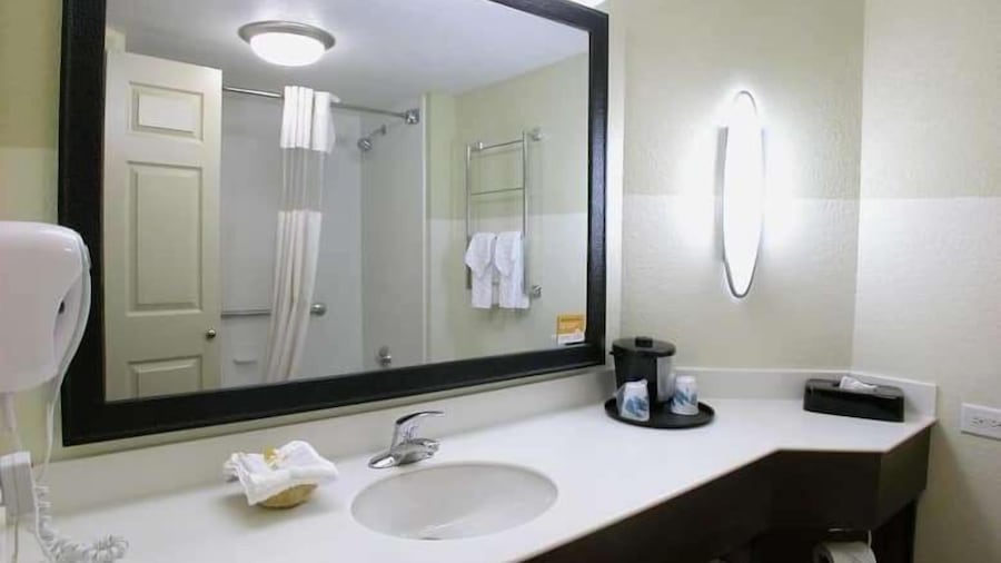 La Quinta Inn & Suites by Wyndham Raleigh Cary