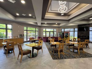 Free daily continental breakfast