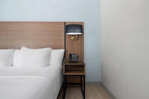 Deluxe Room, 1 King Bed, Mobility Accessible, Non Smoking | Premium bedding, desk, blackout curtains, iron/ironing board
