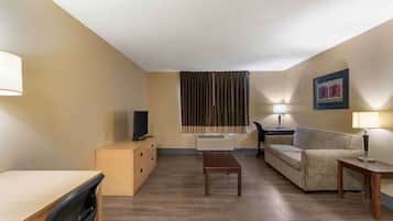 Ropa de cama de alta calidad, colchones con pillow-top y escritorio