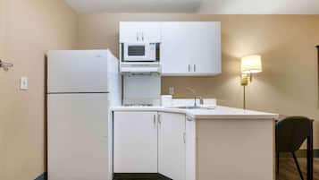 Ropa de cama de alta calidad, colchones con pillow-top y escritorio