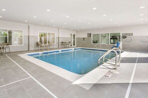 Outdoor pool - Comfort Inn & Suites Houma (Houma)