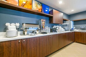 Free daily buffet breakfast - Comfort Inn & Suites Houma (Houma)