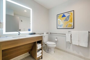 Combined shower/tub, free toiletries, hair dryer, towels - Comfort Inn & Suites Houma (Houma)