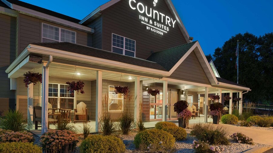 Country Inn & Suites by Radisson, Decorah, IA