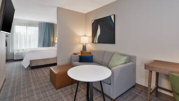 Luxe beddengoed, een kluis op de kamer, een bureau