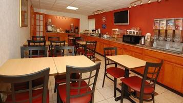 Déjeuner en libre-service gratuit tous les jours