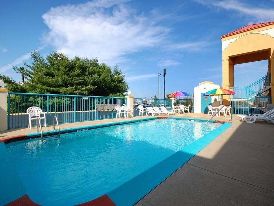 Sesongbasert utendørsbasseng