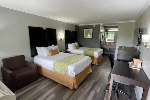 Desk, iron/ironing board, free WiFi, bed sheets