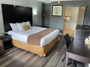 Desk, iron/ironing board, free WiFi, bed sheets - Homestay Horn Lake / Southaven MS (Horn Lake)