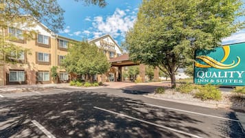 Quality Inn & Suites offers a welcoming entrance with a flat roof and symmetrical facade.