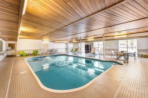 Una piscina cubierta