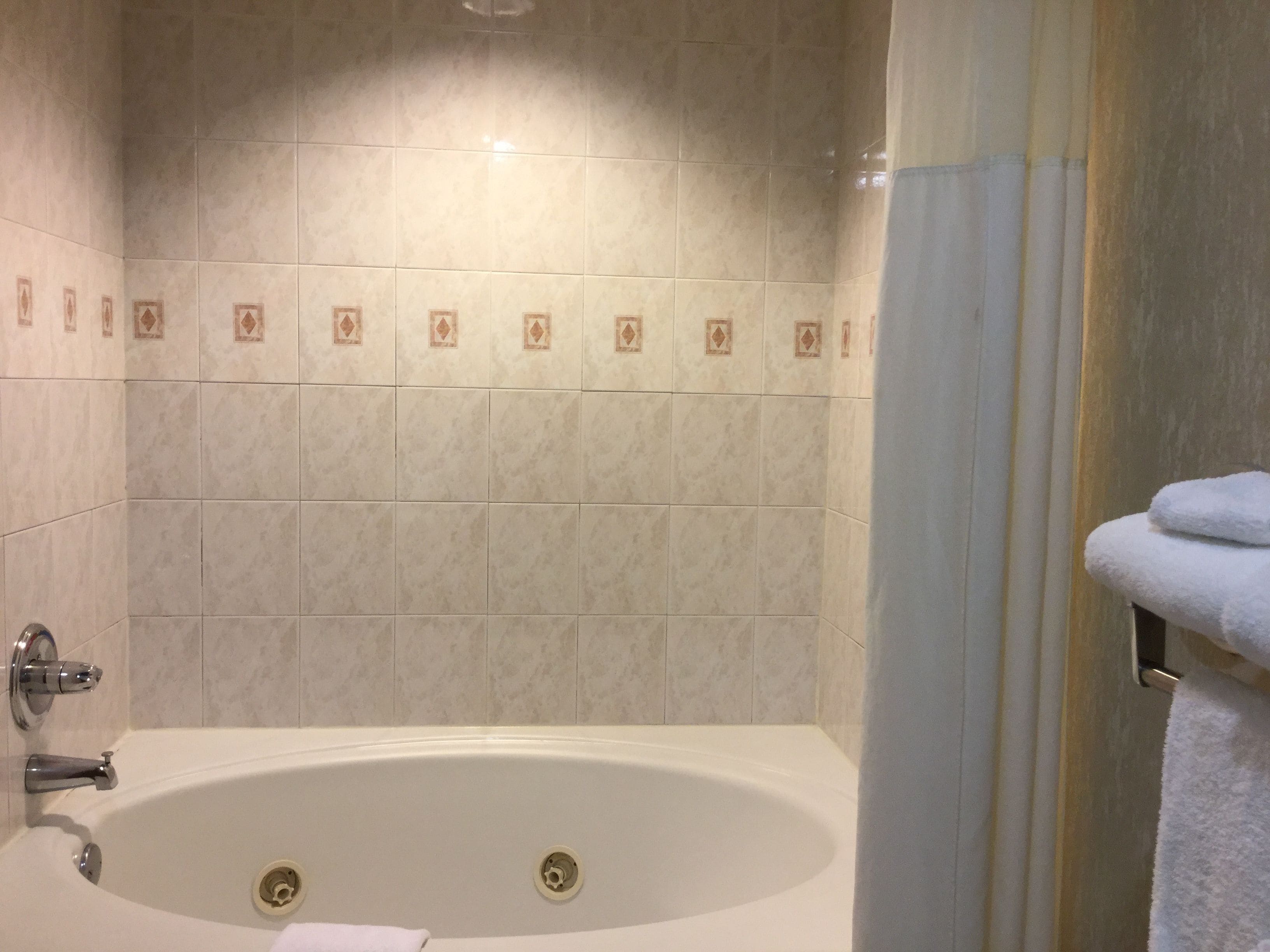 Suite, 1 King Bed, Non Smoking, Jetted Tub | Jetted bathtub