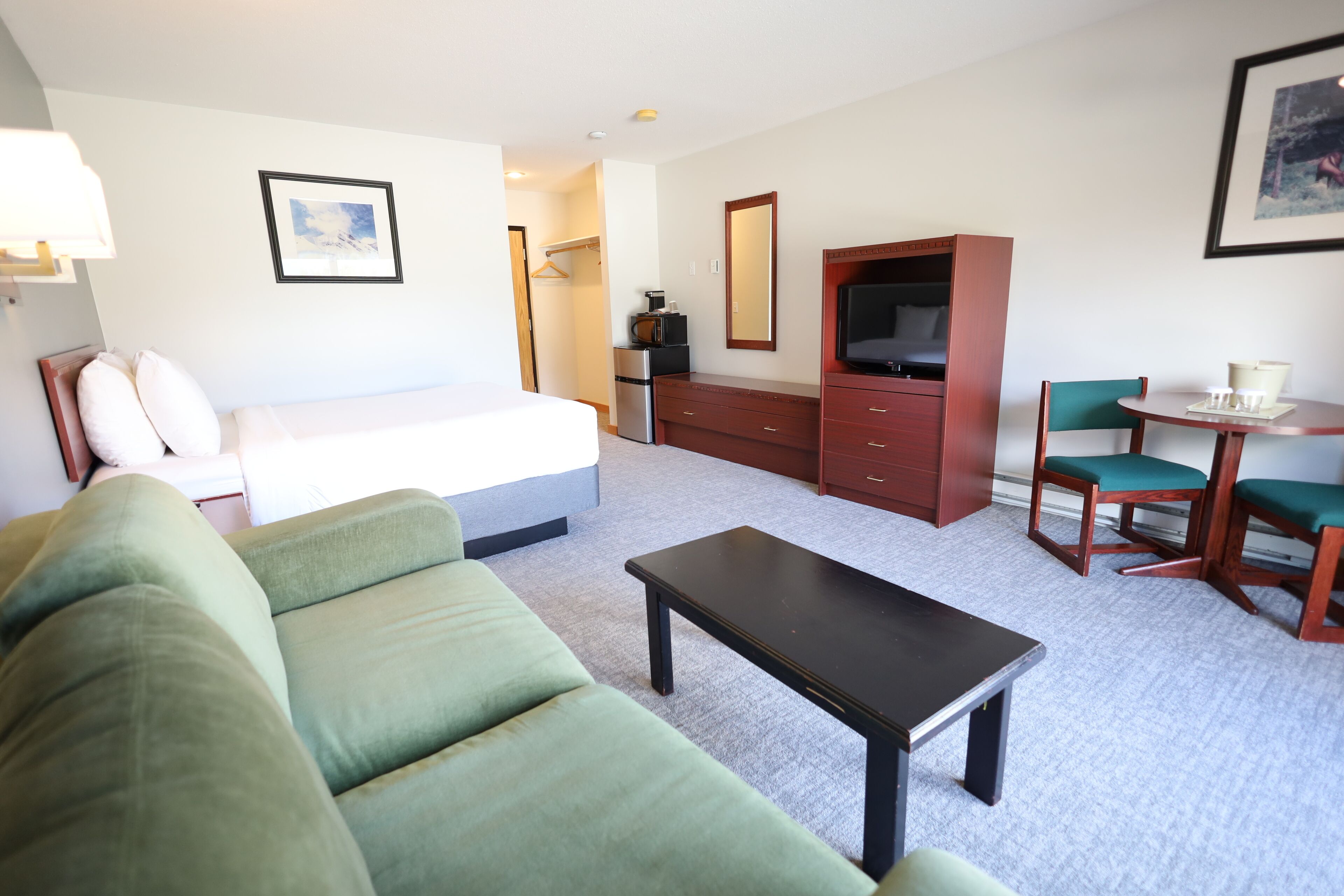 room, 1 queen bed | premium bedding, down duvets, pillow-top beds, soundproofing