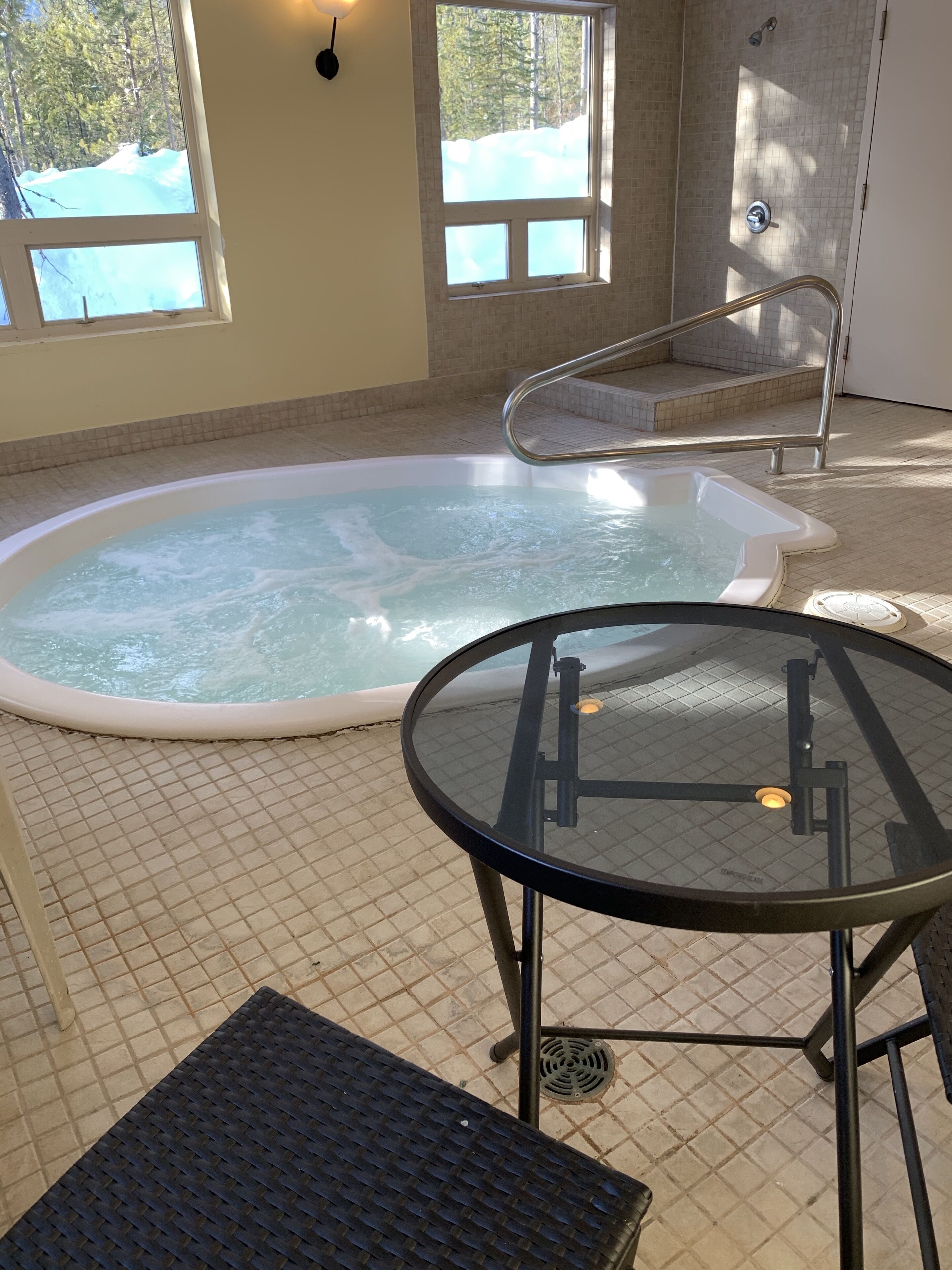 indoor spa tub