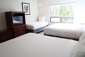 Triple Room | Premium bedding, down comforters, pillowtop beds, soundproofing