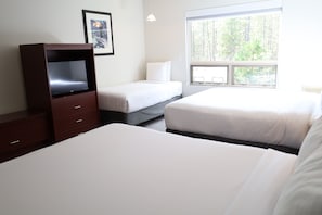 Triple Room | Premium bedding, down duvets, pillow-top beds, soundproofing