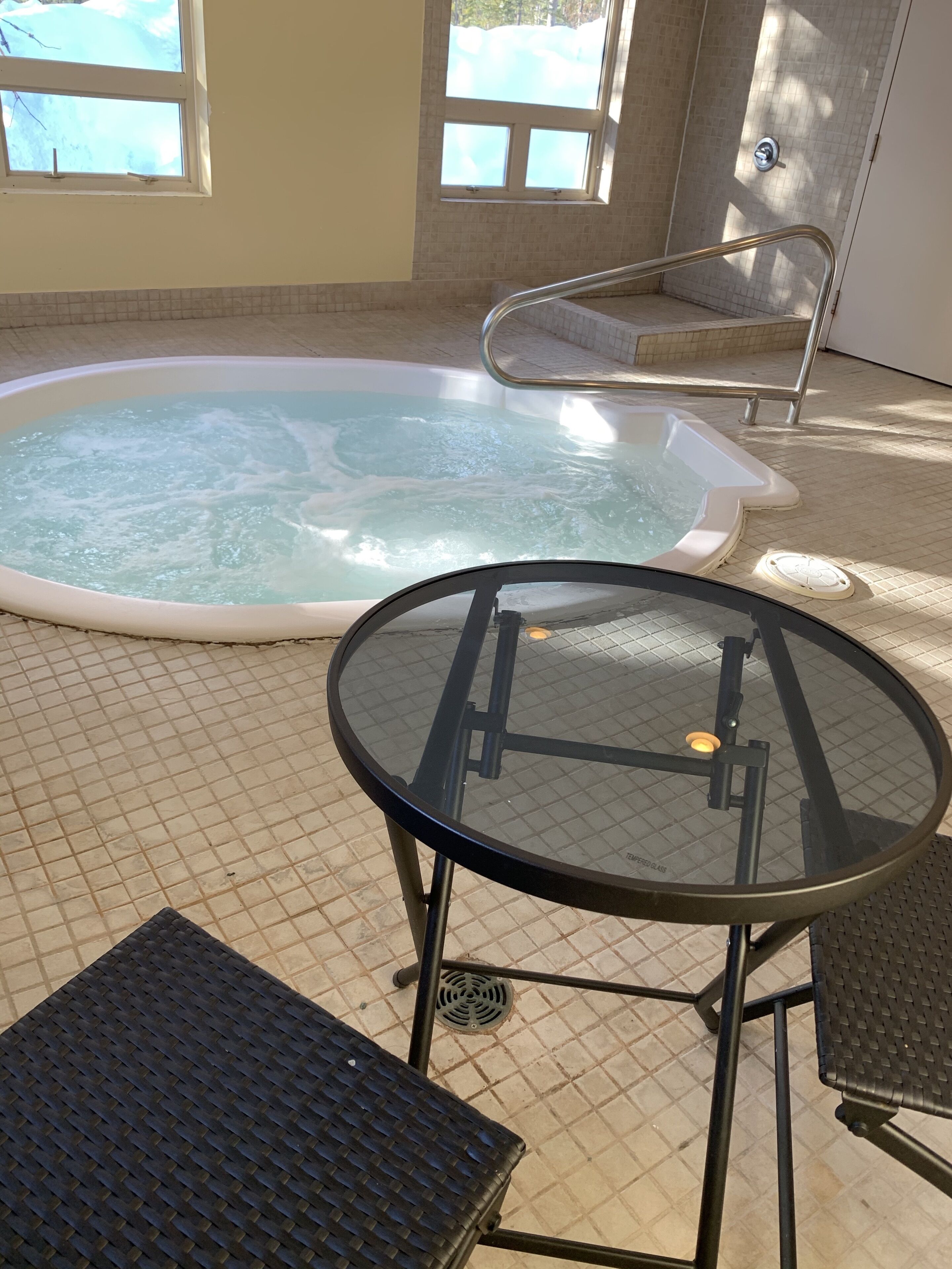 indoor spa tub
