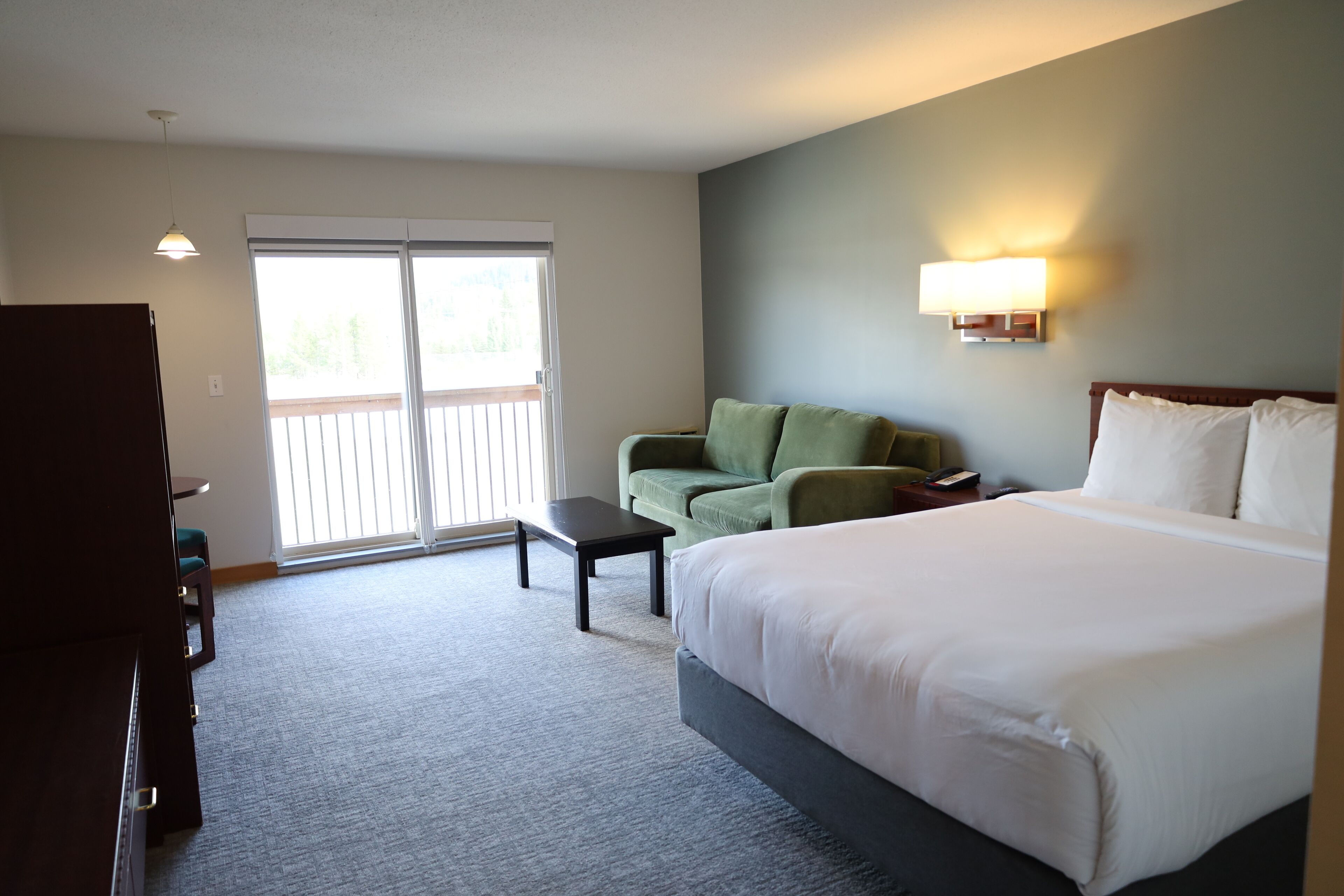 room, 1 queen bed | premium bedding, down duvets, pillow-top beds, soundproofing