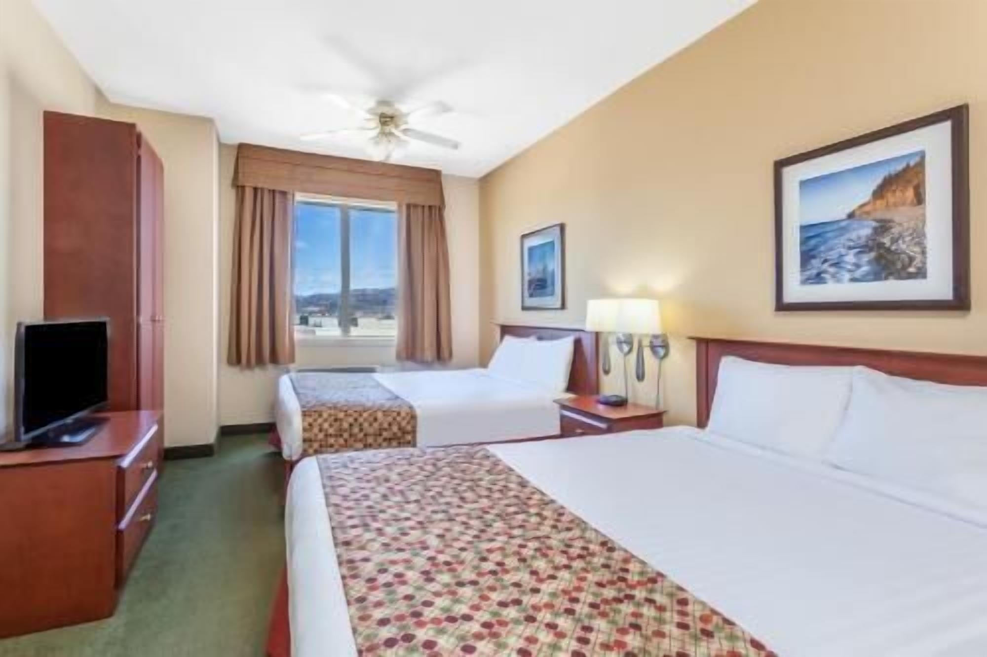 Desk, iron/ironing board, rollaway beds, free WiFi