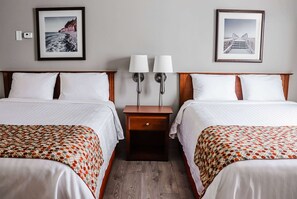 Bureau, fer et planche à repasser, lits pliants/supplémentaires