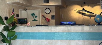 Hole Inn the Wall Hotel - Fort Walton Beach - Sunset Plaza - nearby Beaches & Hurlburt