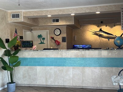 Hole Inn the Wall Hotel - Fort Walton Beach - Sunset Plaza - nearby Beaches & Hurlburt