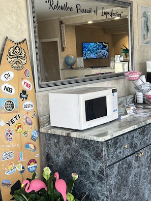 Reception - Hole Inn the Wall Hotel - Fort Walton Beach - Sunset Plaza - nearby Beaches & Hurlburt (Fort Walton Beach)