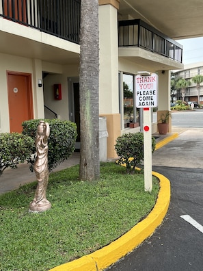 Exterior - Hole Inn the Wall Hotel - Fort Walton Beach - Sunset Plaza - nearby Beaches & Hurlburt (Fort Walton Beach)