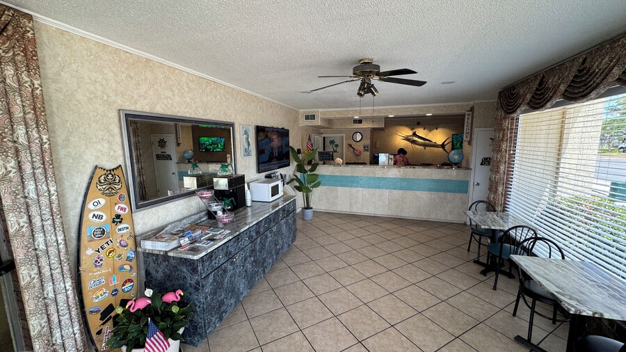 Hole Inn the Wall Hotel - Fort Walton Beach - Sunset Plaza - nearby Beaches & Hurlburt