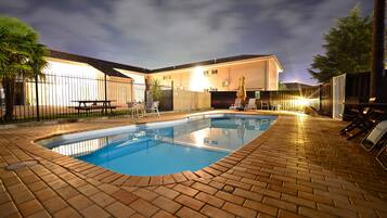 حمّام سباحة خارجي