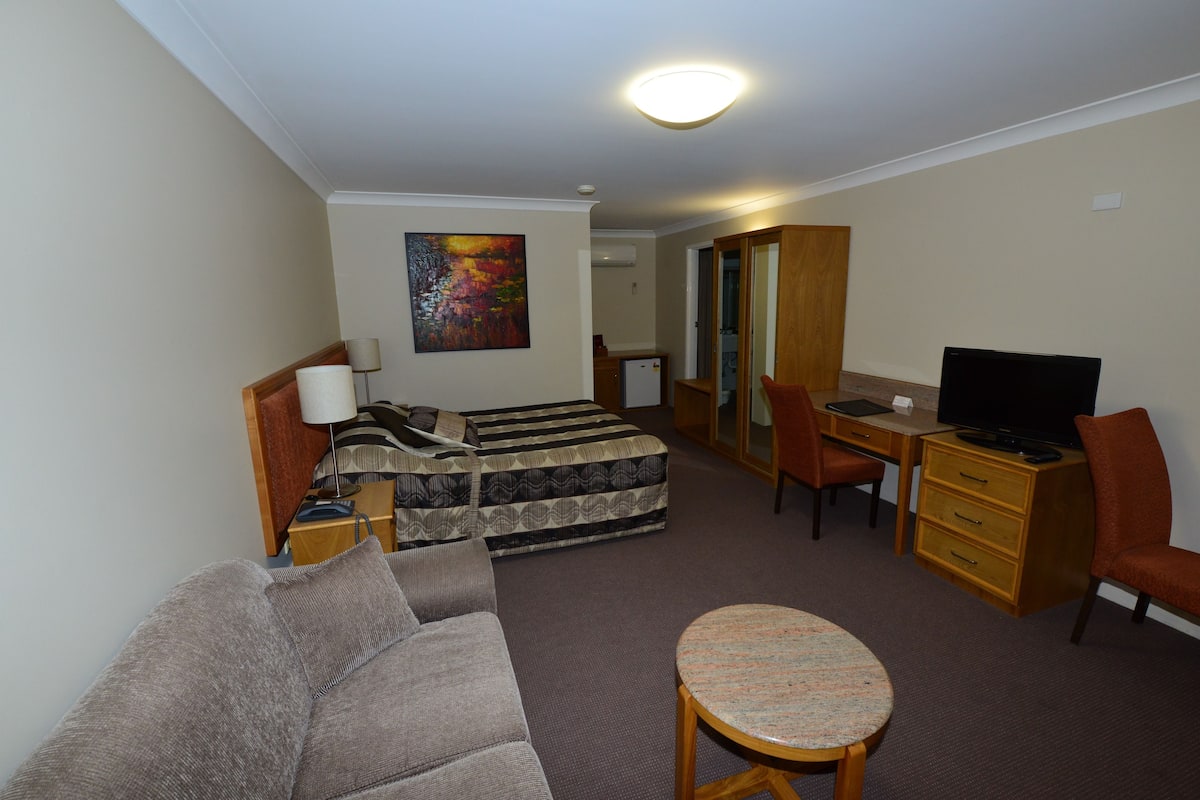 Minibar, desk, laptop workspace, soundproofing