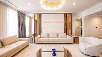 Duxton Suite | In-room safe, desk, blackout drapes, soundproofing