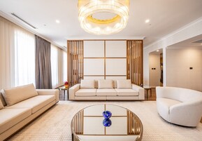 Caja de seguridad en la habitación, escritorio y cortinas blackout 