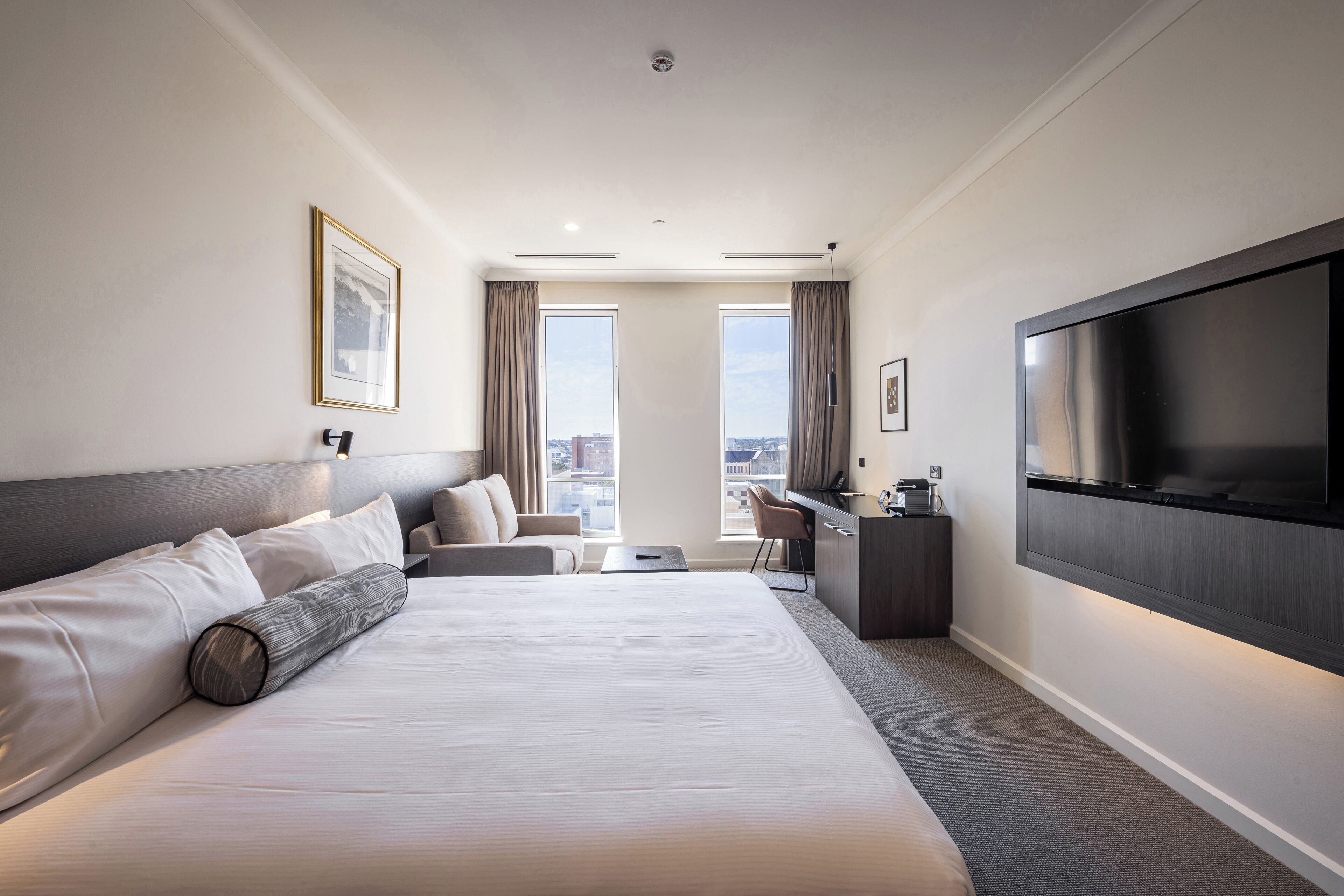 Habitación Premium, 1 cama de matrimonio grande | Caja fuerte, escritorio, cortinas opacas y sistema de insonorización