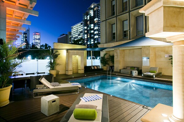 Outdoor pool, open 7:00 AM to 7:00 PM, sun loungers - Duxton Hotel Perth (Perth)